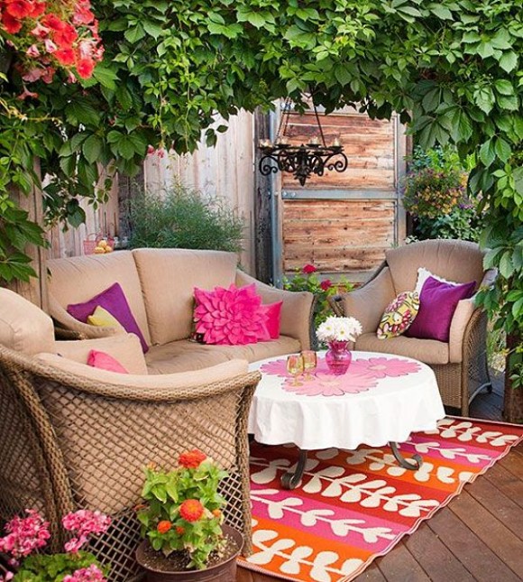 decorar-jardines-y-terrazas-con-mucho-color-8-580x645