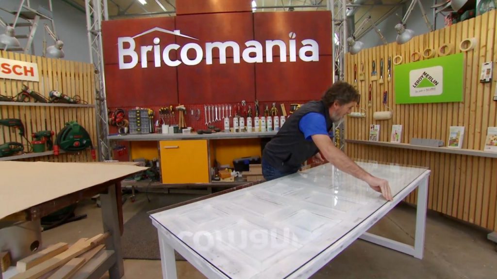 bricomania-863-reciclar-puerta-de-madera-para-hacer-una-mesa-paso-8-1280x720x80xx